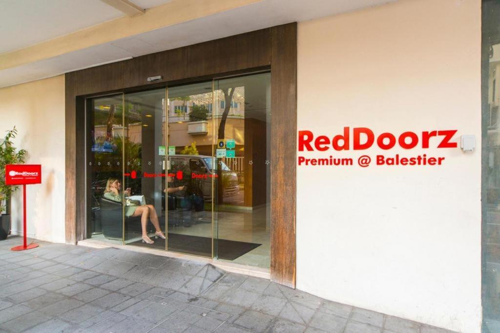 Hotel Reddoorz Premium @ Balestier Singapur Exterior foto