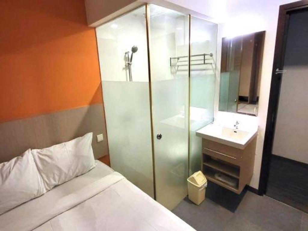 Hotel Reddoorz Premium @ Balestier Singapur Exterior foto