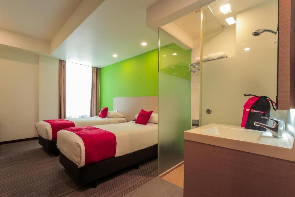 Hotel Reddoorz Premium @ Balestier Singapur Exterior foto