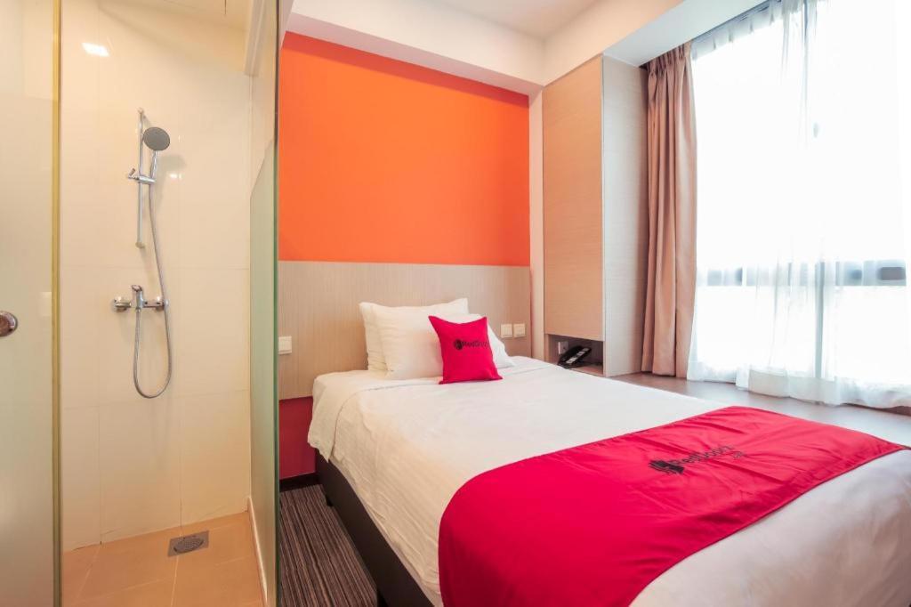 Hotel Reddoorz Premium @ Balestier Singapur Exterior foto