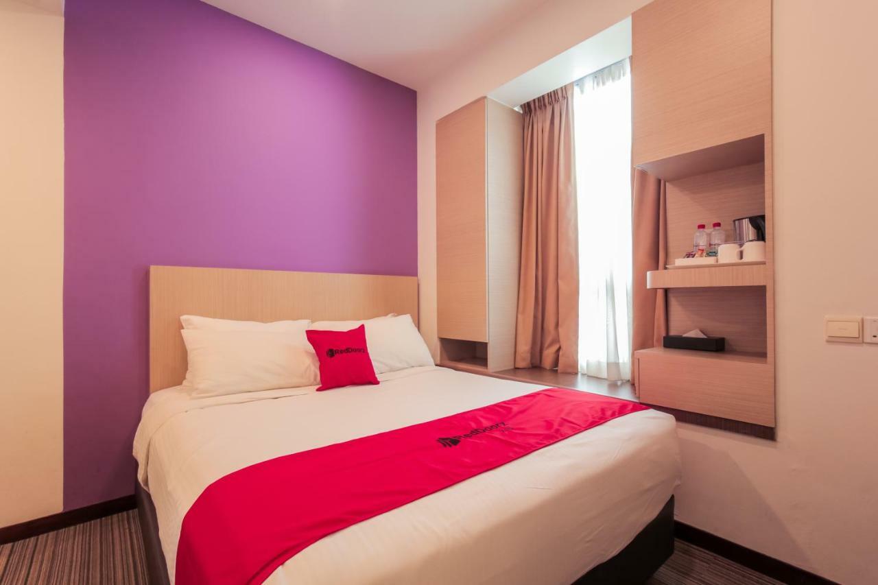 Hotel Reddoorz Premium @ Balestier Singapur Exterior foto